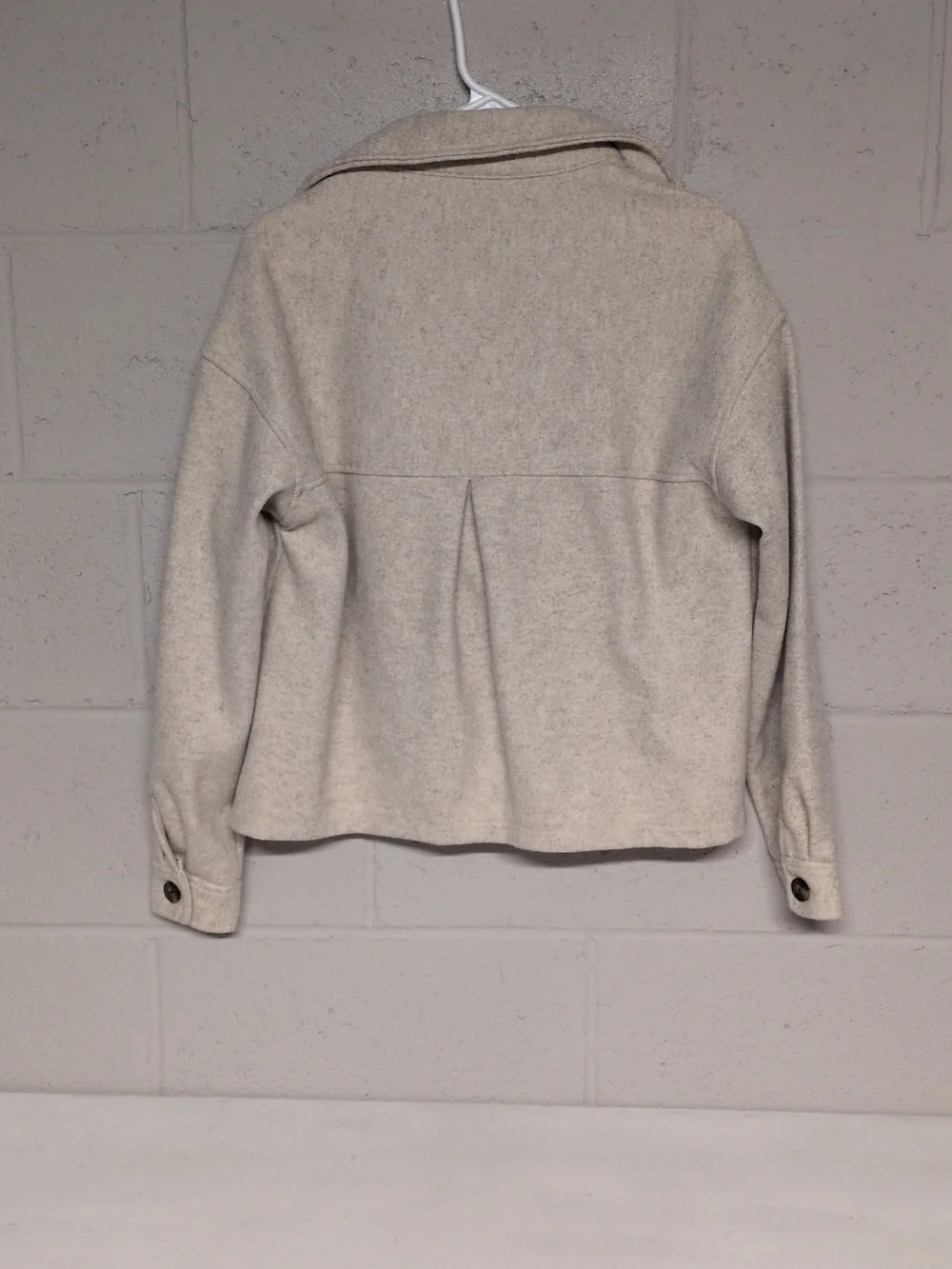 beachlunchlounge Cream Button-Front Cropped Utility Shacket Size XS - Picture 4 of 5